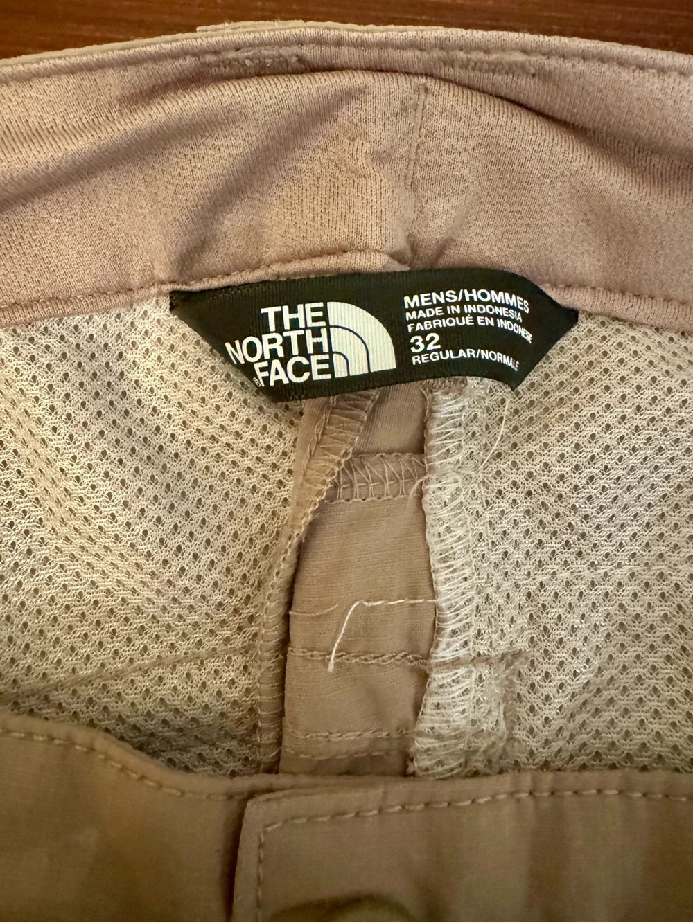 The North Face Men's 10” Performance Khaki Shorts with Logo - Size 32